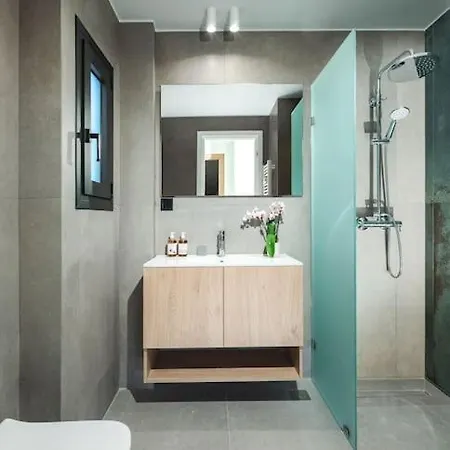 The Meta - Rooftop Access Downtown Apartment