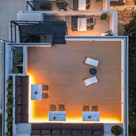 The Meta - Rooftop Access Downtown Apartment